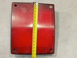 Lampa tylna AUTOSAN Lider, Ramzes czerwony PĘKNIĘTY klosz, ZEM nr 105 7R02803, wymiary 15 cm x 17 cm, światło tył 