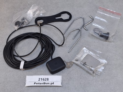 21628, Antena GPS wraz z elementami do montażu - NOWA -  (6).jpg