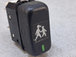 Klawisz, przycisk, włącznik UWAGA dzieci, Mercedes 1459.24V 8A, nr 003 545 02 07, symbol dzieci, nr 0035450207