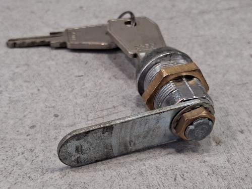 12597, Zamek schowka autobusu, półki bagażowej, klapy - z kluczykiem, długość języka 5,5 cm, głębokość zapadki 3,5 cm (6).jpeg