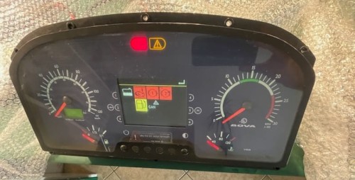 1366 Magiq, Zegary deski rozdzielczej BOVA Magiq 2006, prędkościomierz, wskaźnik paliwa, wskaźnik temperatury, obrotomierz, 3 wtyczki, Siemens VDO typ 1366.21010101, DMUX32-C, Siemens typ 1572 (1).jpeg
