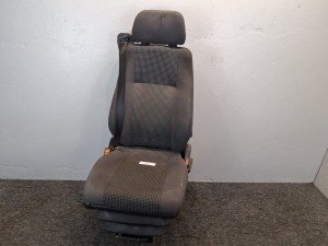 Fotel kierowcy autobusu ISRI, czarny, pas 3-punktowy, zagłówek, regulacja pneumatyczna, regulacja odległości od kierownicy, używany, sprawny ale nie serwisowany