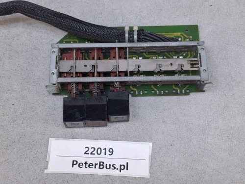 22019, Selektor, Klawisze DNR zmiany biegów autobusu SOLARIS URBINO, VOITH nr 56.4882.13, rok 2006, 3 klawisze, pionowy montaż na desce, kostka 14 PINów (3).jpg