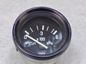 Wskaźnik ciśnienia oleju KMGY 38 0054 22 002, 24 V, skala do 6 bar, używany, sprawny