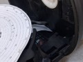 22676, Tachograf analogowy zegarowy - okrągły, otwierany, na kluczyk, VDO, 125 kmh,  typ. 1318.27, 1997 rok, na tarczki, 24V (13).jpg