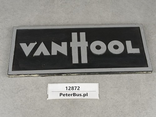 12872, Oryginalny emblemat, logo VanHool, autokar Van Hool 915, wymiary 11 x 27 cm, mocowany na przednie podszybie lub tylną klapę (3).jpeg