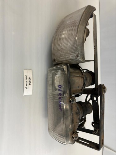 00830, Lampa przednia VOLVO Berkhof wraz ze stelażem mocującym (4).jpg