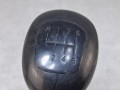 22742, Rączka, obudowa, osłona lewarka, dźwigni zmiany biegów, schemat 6 biegów, długość ok. 17 cm, średnica u dołu 29 mm (2).jpg