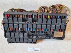 Tablica elektro, deska bezpieczników, przekaźników, BOVA Futura EURO 3, FHD, FLD; przy schodach przednich; wraz z pełnym okablowaniem i stelażem mocującym