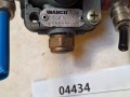 04434, Zawór pneumatyczny awaryjnego otwierania drzwi WABCO nr 9520030330 (1).jpeg