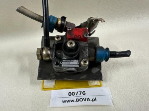 Zawór otwierania drzwi autobusu MAN A20, WABCO wielodrożny numer 952 003 032 0