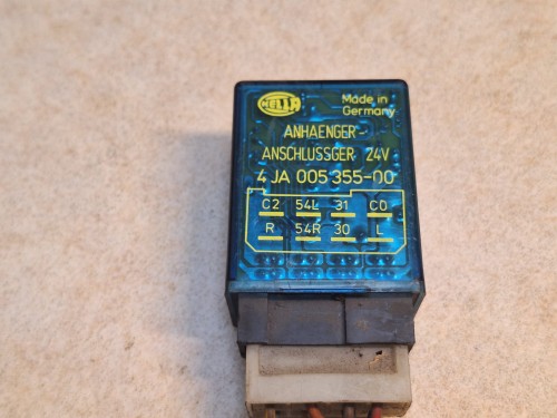 05111, Przekaźnik opóźniający HELLA 4JA 005 355-00, ANHAENGER ANSCHLUSSGER 24V (2).jpg