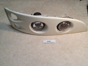 Osłona lamp, narożnik prawy przód, okular VAN HOOL T915 TL/CL (niski), z 4 otworami 