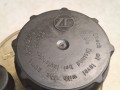05076, Zbiorniczek wyrównawczy układu hydraulicznego wraz z podstawą mocującą (10).jpg