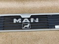 02756, Atrapa przednia, grill, element nad przednim zderzakiem MAN, z logo MAN, nr 81.7320 (3).jpeg