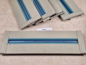 Panel oświetlenia nad przestrzenią pasażerską ISUZU Turqouise, wymiary 42 cm x 13 cm