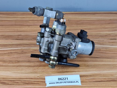 06221, Elektrozawór BOSCH 0 481 500 102 wraz z zaworem ograniczającym ciśnienie BOSCH nr 0481015002  (2).jpg