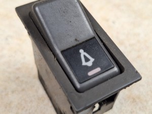 Klawisz, przycisk, włącznik autobusu IVECO nr 512.650, symbol dzwonka