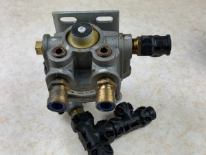 Zawór pneumatyczny hamulca nr 296010, Bendix 109002 R-12P, Bendix 293321 - NOWY - 