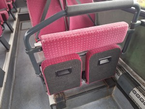 Dwa składane fotele autobusowe wraz z belką do oparcia, ZESTAW