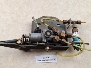 Zawór otwierania i zamykania drzwi RENAULT, SCANIA, SETRA, KNORR-BREMMSE nr 0 481 500 101, wraz z  elementem mocującym
