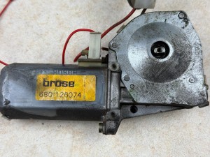 Silnik podnoszenia i opuszczania szyby bocznej kierowcy autobusu, BOSCH BROSE 680-126074 