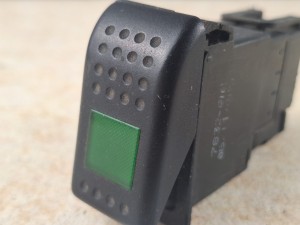 Klawisz, przycisk, włącznik SETRA 315 nr 333 032, 4 PINy, zielony klawisz