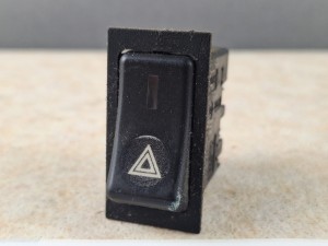 Przycisk, klawisz, włącznik świateł awaryjnych, symbol trójkąta, DAV 24602, 9 PINów