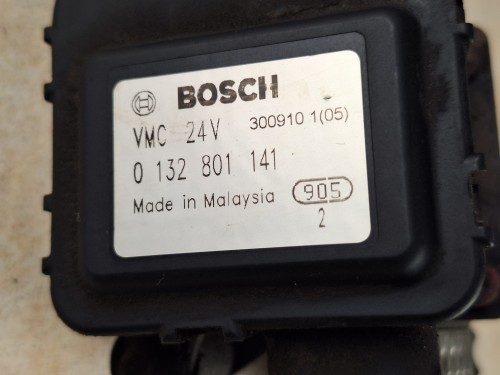 08235, Silniczek krokowy, element nastawczy, silniczek z przekładnią BOSCH 0 132 801 141 (2).jpg