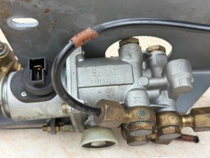 Mechanizm ręcznego, awaryjnego otwierania drzwi (linka), Renault Iliade, zawór BOSCH nr 0 481 500 104  