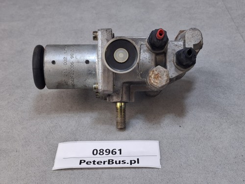 08961, Elektrozawór otwierania drzwi Van Hool 915, BOSCH numer 0 481 500 102  (2).jpg