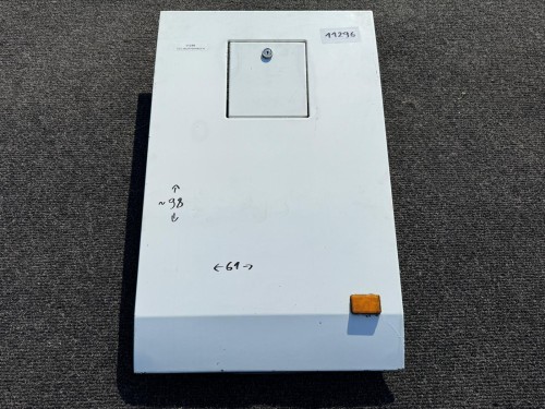 11296, Klapa boczna przy zbiorniku paliwa, z klapką wlewu paliwa, RENAULT FR 1, GTX, ILIADE, EURO 2, szerokość 61 cm x  wysokość 98 cm   (1).jpeg