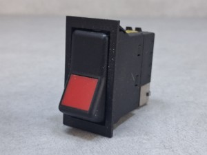 Włącznik, klawisz, przycisk numer HLF 443 851 474 820, czerwone tło, 4 PINy, IRISBUS KAROSA Axer Recreo