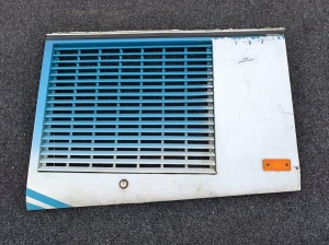 Klapa boczna przy silniku SETRA 315, lewy tył, skośna szerokość 116 x 75 cm wysokości