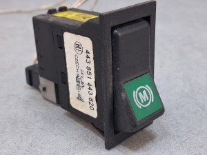 Klawisz, przycisk, włącznik autobusu Karosa, Recreo, Irisbus Axer, HLF numer 443 851 443 820 , symbol litera M