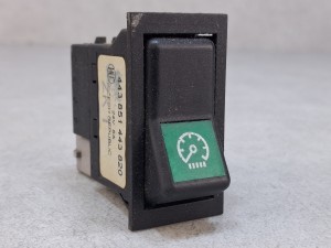 Przycisk, klawisz, włącznik pulpitu IRISBUS Axer, KAROSA Recreo, HLF nr 443 851 464 820, oświetlenie deski rozdzielczej, symbol zegarów, 2 PINY