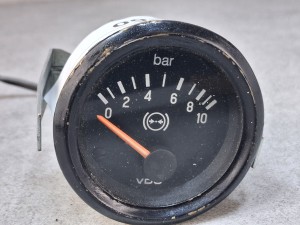 Wskaźnik ciśnienia układu pneumatycznego, VDO nr 350 040 011, dwie wsuwki, 10 bar 