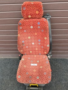 Fotel kierowcy autobusu, pneumatyczny, pas, pokrętła regulacji położenia, regulacja przód tył