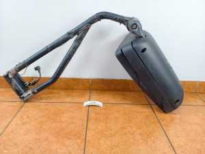 Lusterko PRAWE na długim stelażu, od strony drzwi, zewnętrzne, autobusowe, z podłączeniem elektrycznym, mocowane na ślizg, czarne