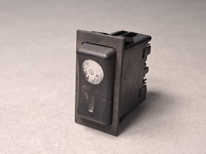 Klawisz, przycisk, włącznik oświetlenia MAN, DAV nr 24 602, 8 PINów,  symbol lampy, światła 