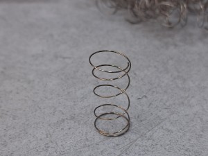 Sprężyna BOSCH 637400270, wysokość 26 mm, średnica 12 mm