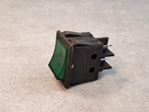 Przycisk, klawisz, włącznik 16A/24V, 4 PINy, zielony, symbol strzałki