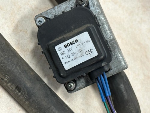 02404, Regulator ustawienia, położenia świateł autobusu BOSCH 0 132 801 141 (5).jpg