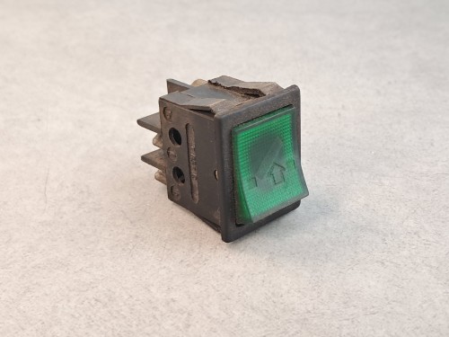 20205, Przycisk, klawisz, włącznik 16A24V, 4 PINy, zielony, symbol strzałki (3).jpg