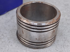 Tuleja dystansowa kolektora VOLVO 421544, L120D A25C EC30