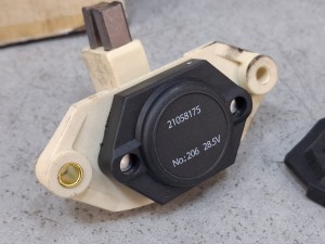 Regulator napięcia alternatora VOLVO 21058175, FEBI 206, 28.5V - NOWY- 