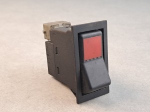 Przycisk, klawisz, włącznik deski rozdzielczej HLF nr 443 851 546 820,  7 PINów +1, czerwone tło 