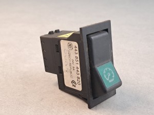 Przycisk, klawisz, włącznik pulpitu IRISBUS Axer, KAROSA Recreo, HLF nr 443 851 464 820, oświetlenie deski rozdzielczej, symbol zegarów, 2 PINY 
