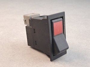 Przycisk, klawisz, włącznik deski rozdzielczej HLF nr 443 851 546 820,  PINy 2+2, czerwone tło, ZGK4 