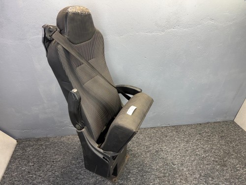11750, Fotel pilota autobusu - drugiego kierowcy, dwa podłokietniki, mocowany na nóżce, składane siedzisko (5).jpeg